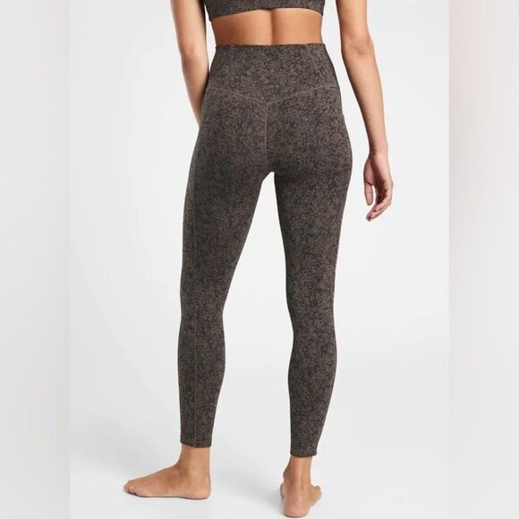Women’s Athleta Salutation Stash Pocket Textured 7/8 Tight | XS | Coffee House - Picture 2 of 11